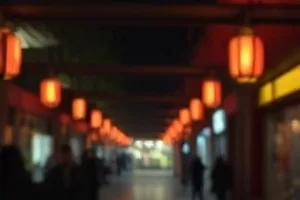 平静湖面下隐约可见的沉船轮廓